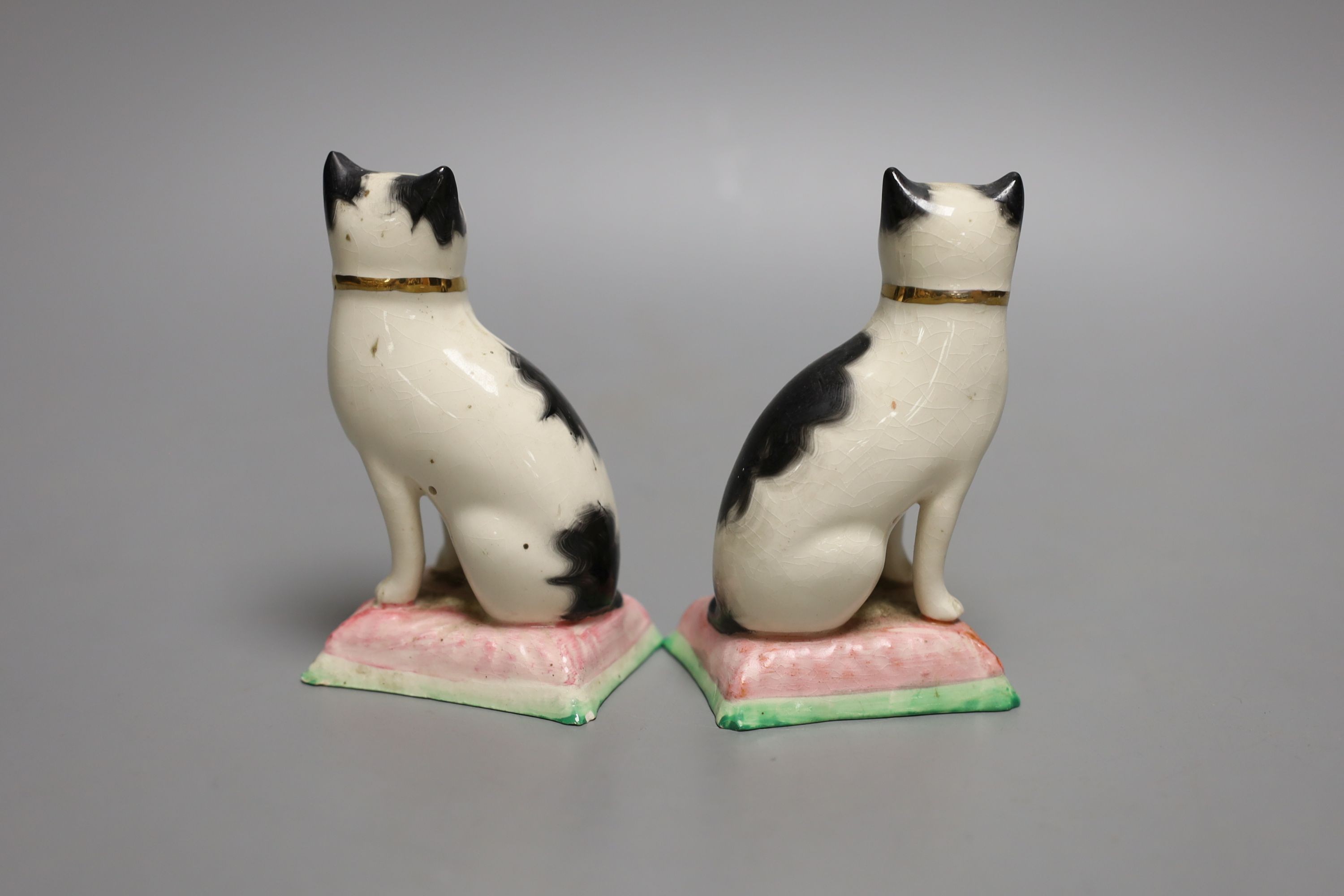 A pair of black and white Staffordshire cats - 10.5cm tall